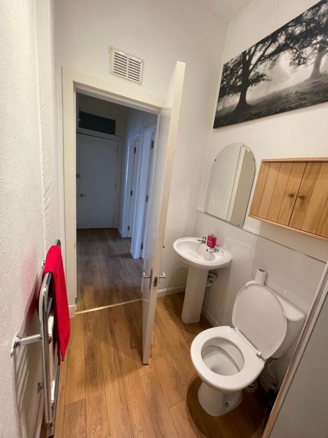 Beautiful 2 Bedroom Apartment- Prime Location, Aberdeen Centre Exterior foto